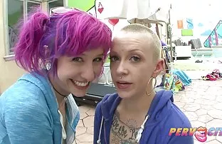 XXX با موهای قرمز, مرد خوش تیپ مرد جوان با او تنگ از فیلم سوپر کم حجم کون