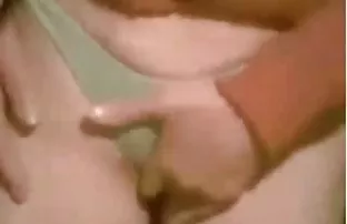 XXX دختران از رفتن به رختخواب یک از آنها در جنبه های دوم گسترش می یابد پاهای او را کاهش می دهد صورت خود را و شروع به انجام این دانلود فیلم سکسی باحجم کم استاد کس خوری, نمای نزدیک, تیراندازی,