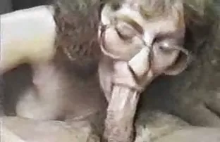 XXX طاس نر تحت درمان یک کودک دیدن فیلم سکسی کم حجم کوچک با یک کیک و تا به حال با او.