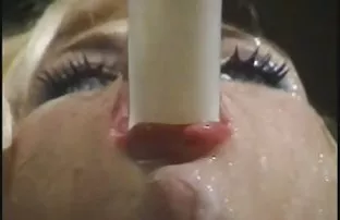 XXX بسیاری از پورنو فیلم برداری با مشارکت خود را. در اوقات فراغت فیلمسکسی کم حجم او از تماشای آنها لذت می برد. و چگونه او را تحریک !!