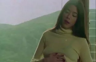 XXX این مرد نشان دانلود کلیپ سکسی کم حجم برای گوشی دهنده کمی از مرغ را در دهان خود بين دخترانه