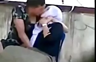 XXX دو جوان, ورزش, در زمان خاموش یک مرد در ساحل و سکس با او در کلیپ های سکسی کم حجم اتاق