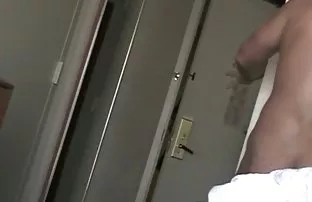 XXX شوهر در بازگشت از کار خود را صرف خواب مسالمت آمیز دانلودفیلمسکسی کمحجم