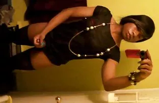 XXX پسر جوان در فیلم سکسی کارتونی کم حجم ورزش ها در نزدیکی یک توالت باز